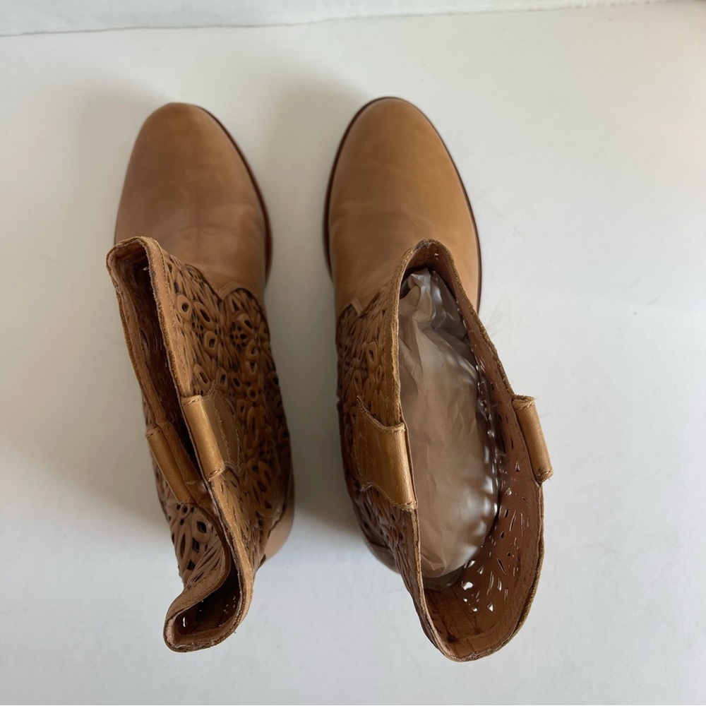 Corso Como Spiro boot in a whiskey burnish laser-cut style Women size 9 - Picture 5 of 13